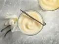 Cremiger Vanillepudding, perfekt zum Pudding selber machen. Mit echter Vanilleschote und Blüte.
