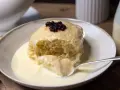 Ein fluffiger Dampfnudel-Kloß mit Blaubeeren und Vanillesauce. Ein köstliches Rezept für Dampfnudeln.