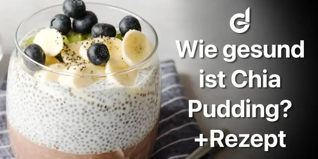 Ein Glas Chia Pudding mit Bananen-, Blaubeer- und Kiwistücken. Die Frage "Wie gesund ist Chia Pudding? +Rezept" steht daneben.