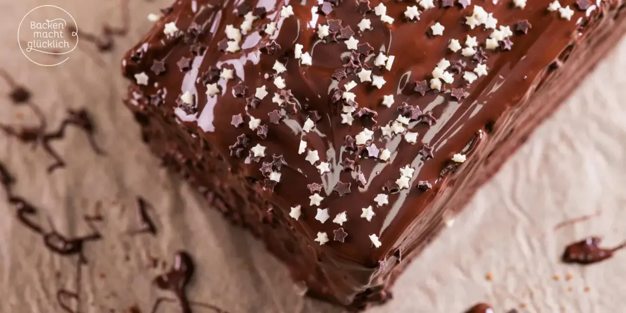 Schokoladen-Geburtstagskuchen-Rezept mit Sternen-Streuseln. Ein saftiger Schokokuchen, der jedem Geburtstagskind ein Lächeln ins Gesicht zaubert.