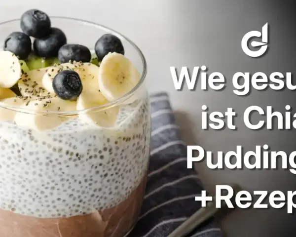 Ein Glas Chia Pudding mit Bananen-, Blaubeer- und Kiwistücken. Die Frage "Wie gesund ist Chia Pudding? +Rezept" steht daneben.